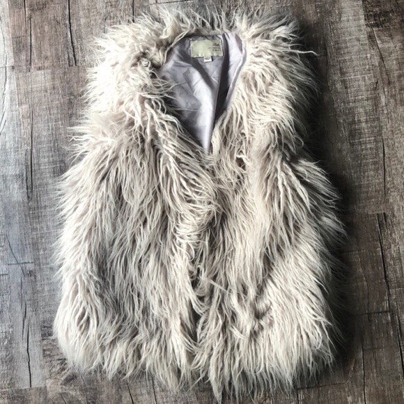 J.O.A. Faux Fur Vest in Grey - Picture 4 of 6